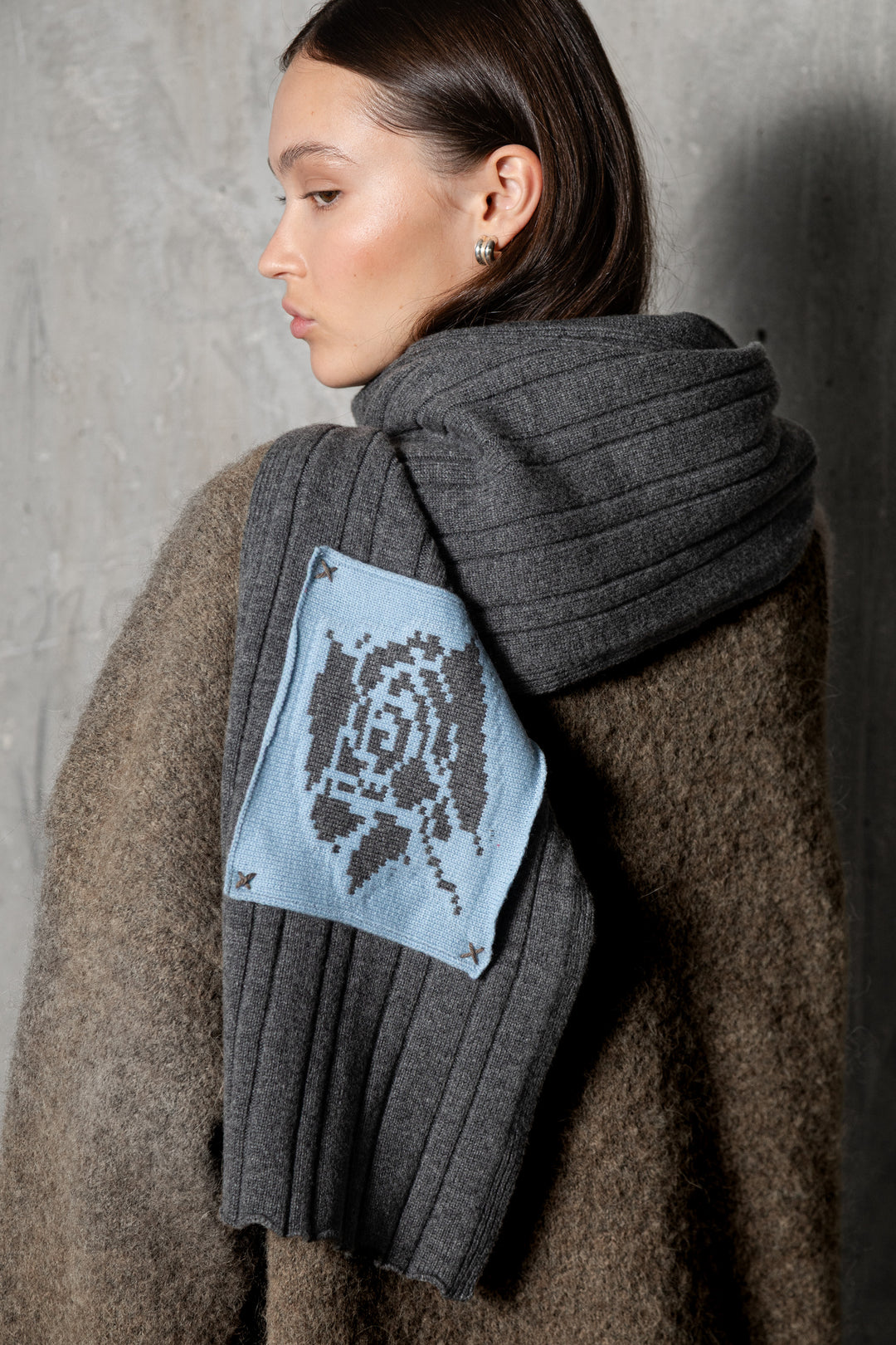 DARK GREY LAMBSWOOL SCARF