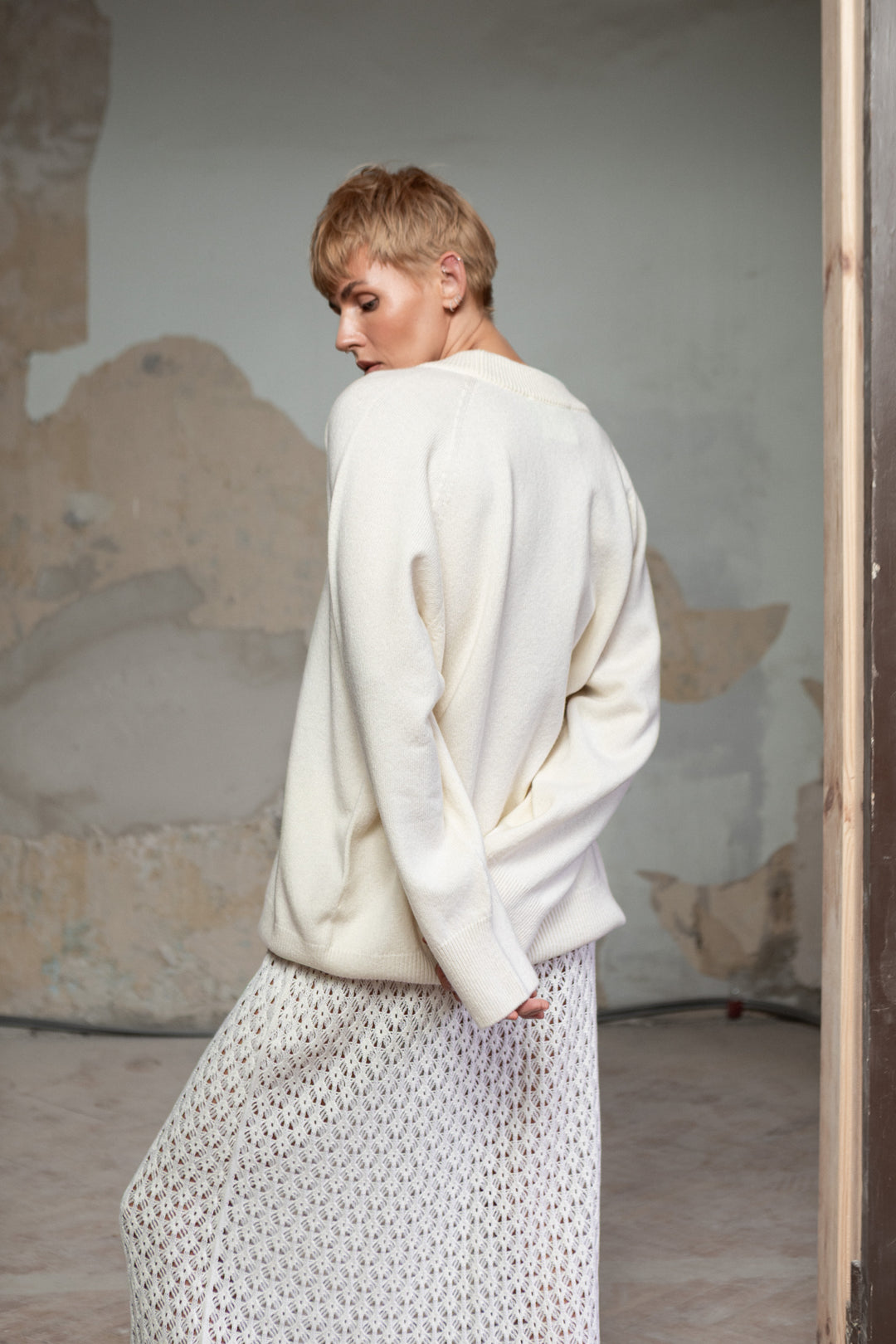 PEARL CASHMERE-MERINO WOOL U-NECK SWEATER