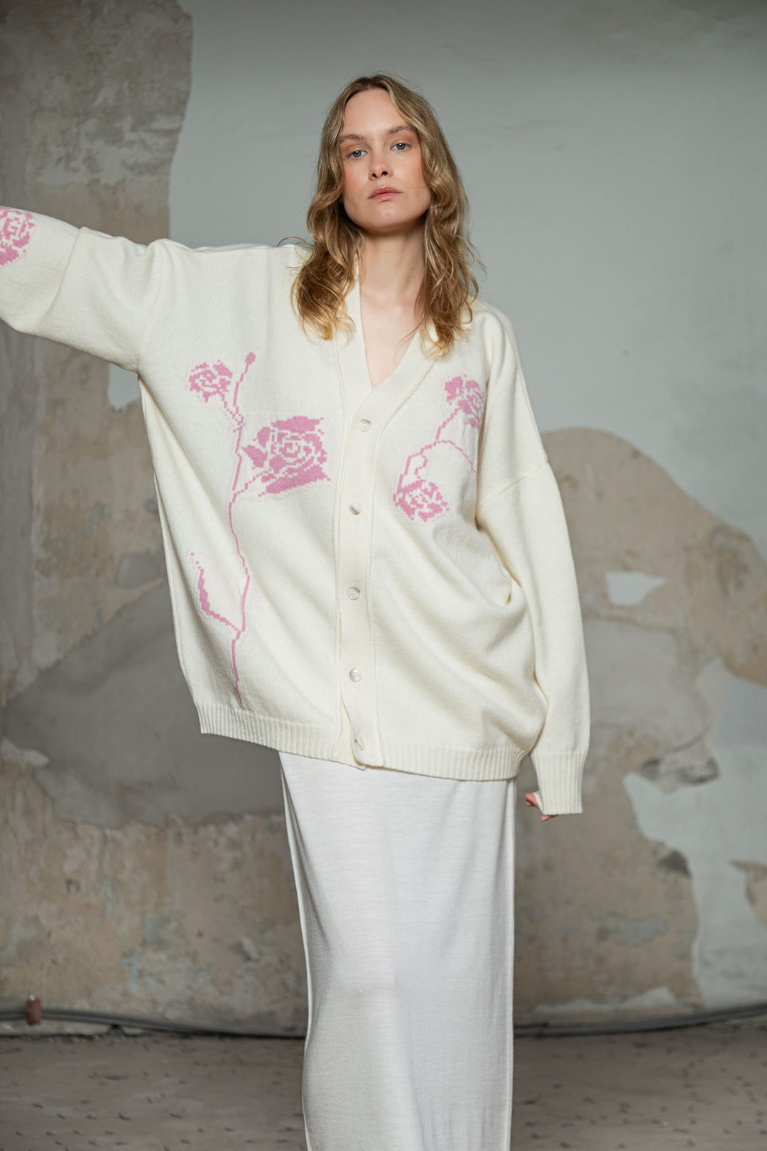 PEARL/SOFT PINK CASHMERE-MERINO WOOL ROSE CARDIGAN