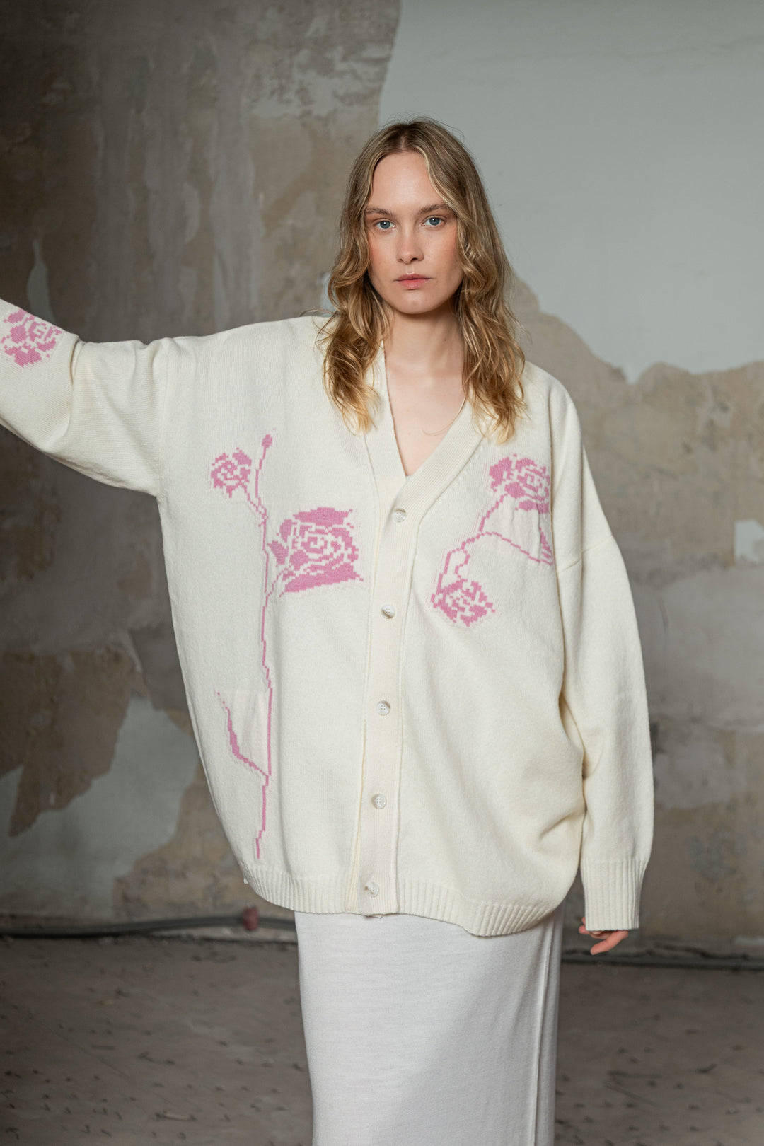PEARL/SOFT PINK CASHMERE-MERINO WOOL ROSE CARDIGAN