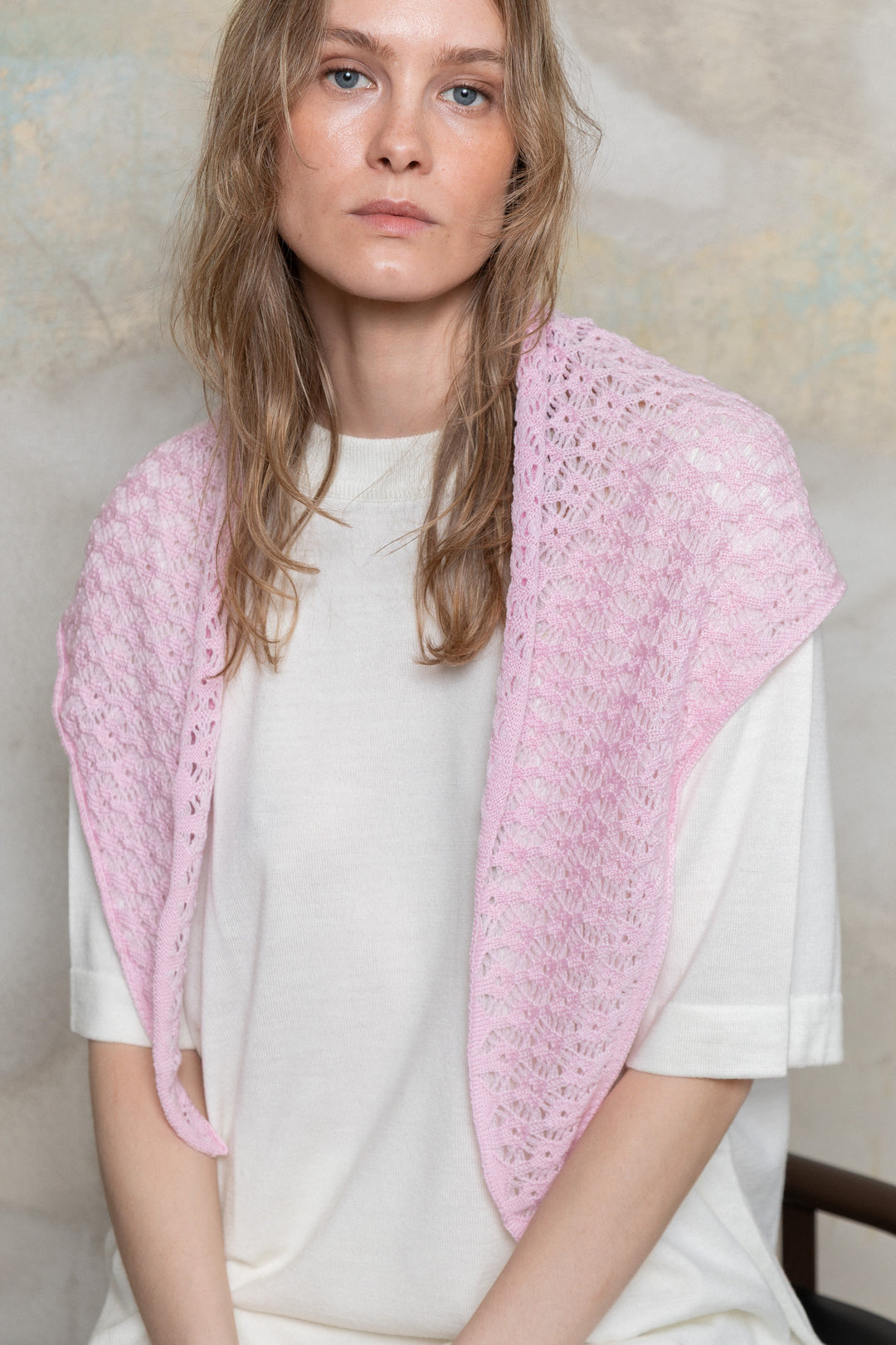 BABY PINK EXTRA FINE MERINO WOOL LACE SCARF