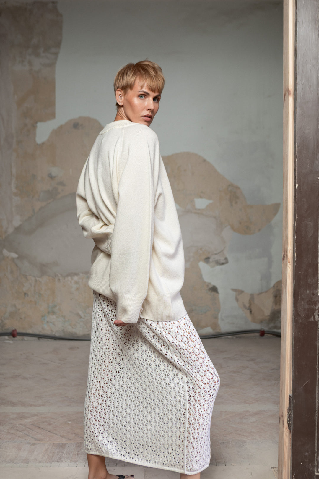 PEARL CASHMERE-MERINO WOOL U-NECK SWEATER