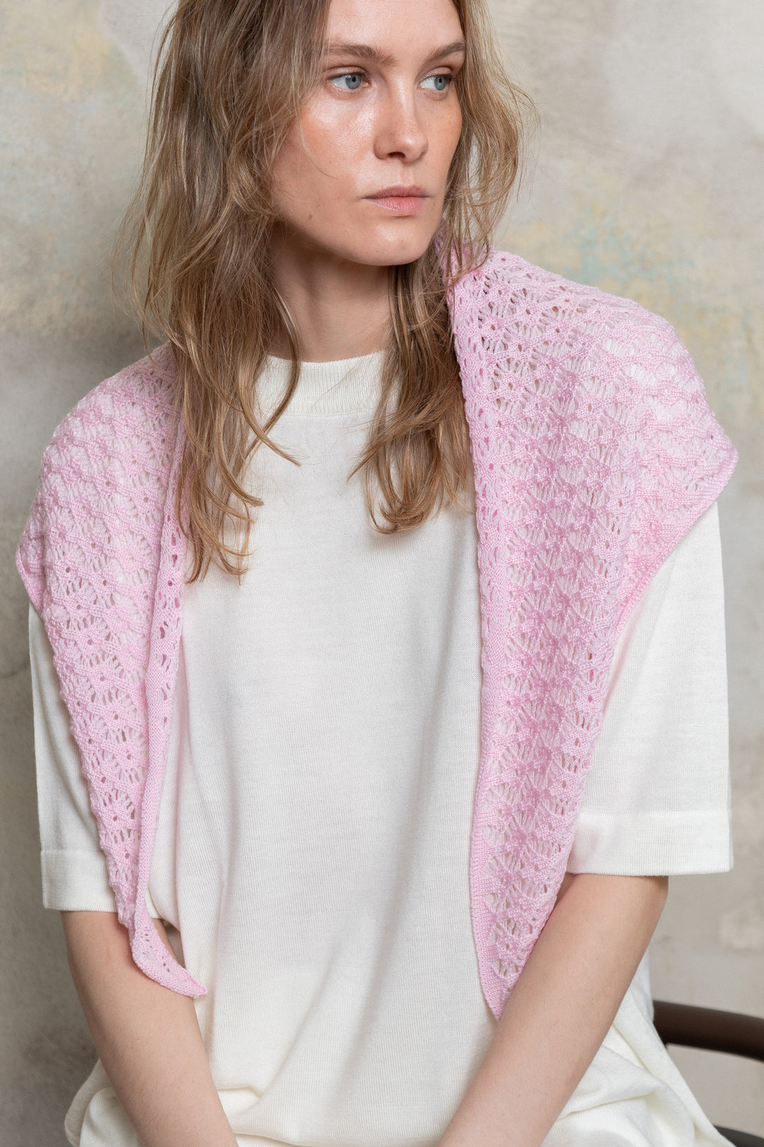 BABY PINK EXTRA FINE MERINO WOOL LACE SCARF