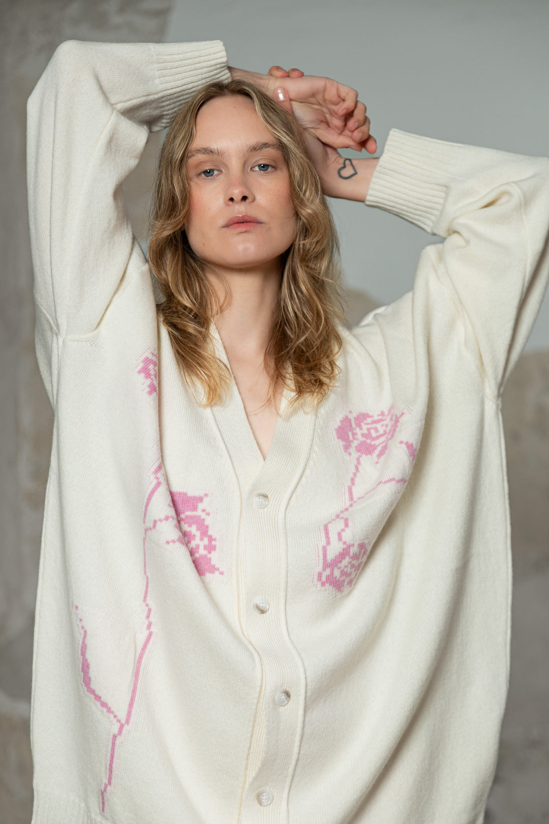 PEARL/SOFT PINK CASHMERE-MERINO WOOL ROSE CARDIGAN