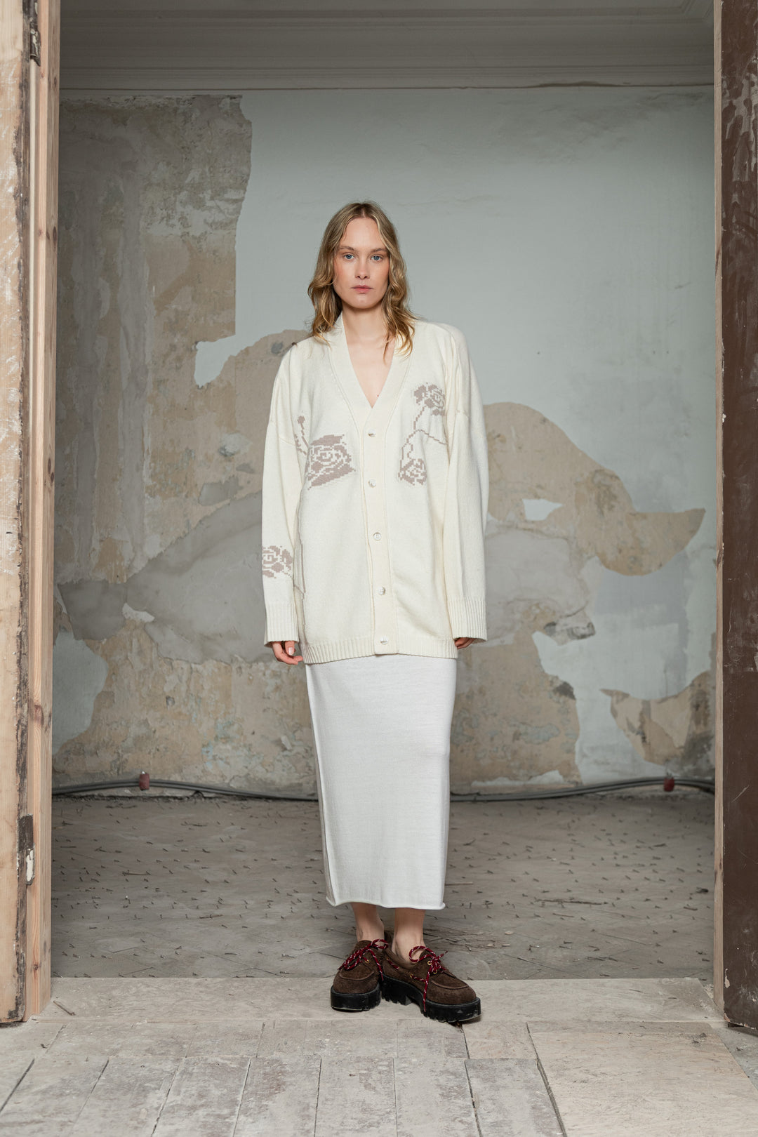 PEARL/POWDER CASHMERE-MERINO WOOL ROSE CARDIGAN