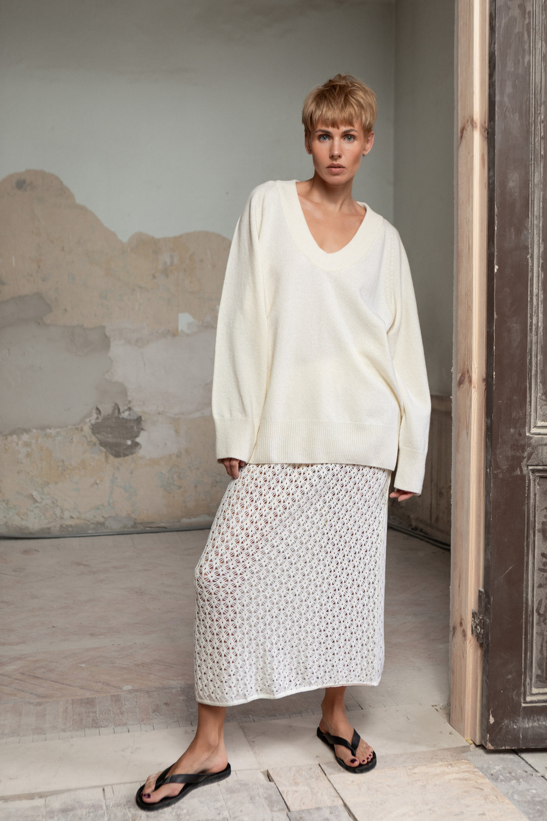 PEARL CASHMERE-MERINO WOOL U-NECK SWEATER