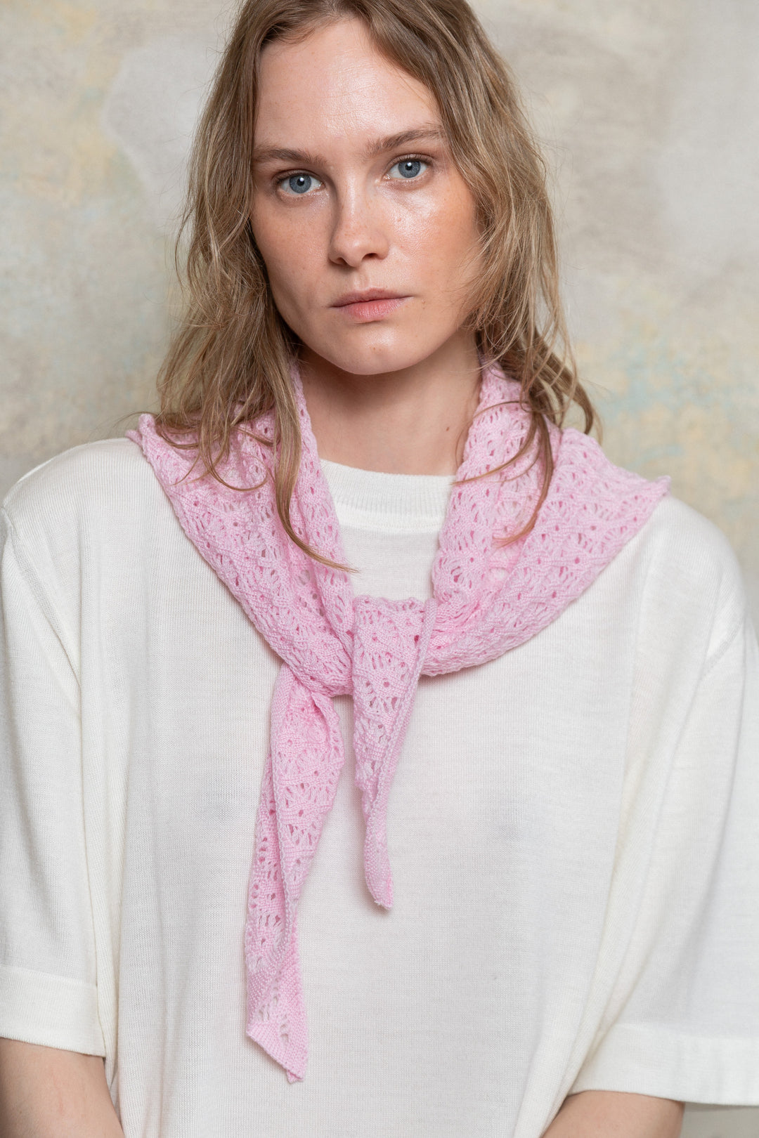 BABY PINK EXTRA FINE MERINO WOOL LACE SCARF