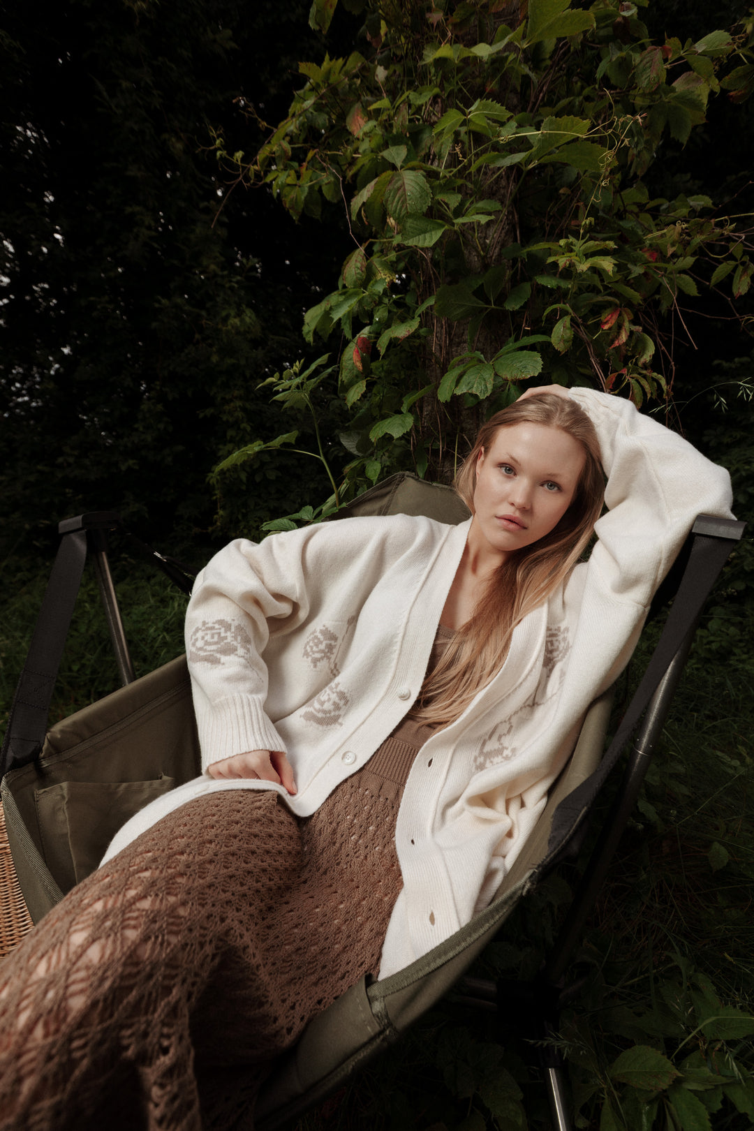 PEARL/POWDER CASHMERE-MERINO WOOL ROSE CARDIGAN