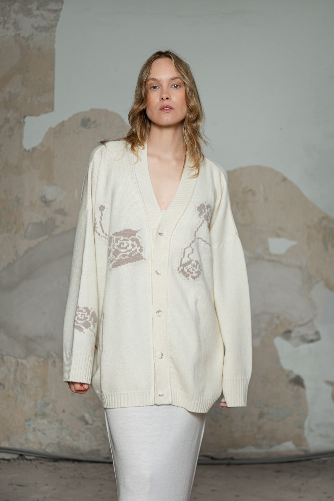 PEARL/POWDER CASHMERE-MERINO WOOL ROSE CARDIGAN