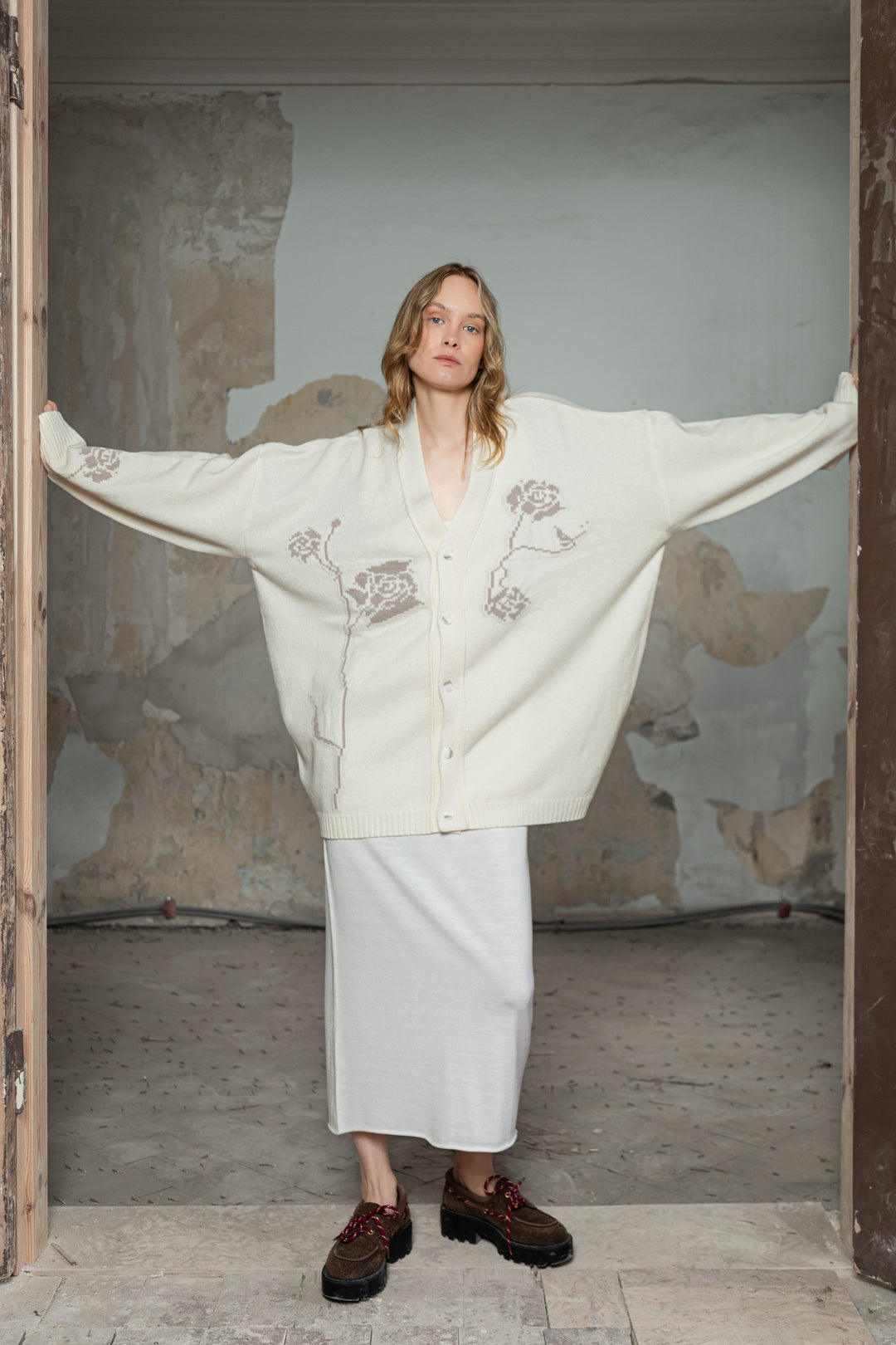 PEARL/POWDER CASHMERE-MERINO WOOL ROSE CARDIGAN