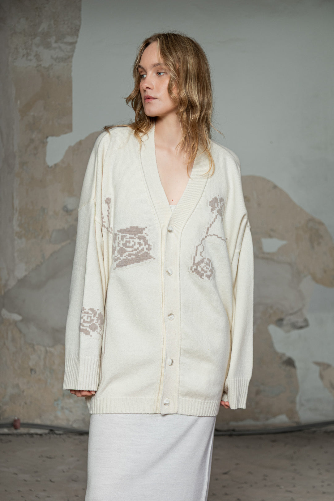 PEARL/POWDER CASHMERE-MERINO WOOL ROSE CARDIGAN