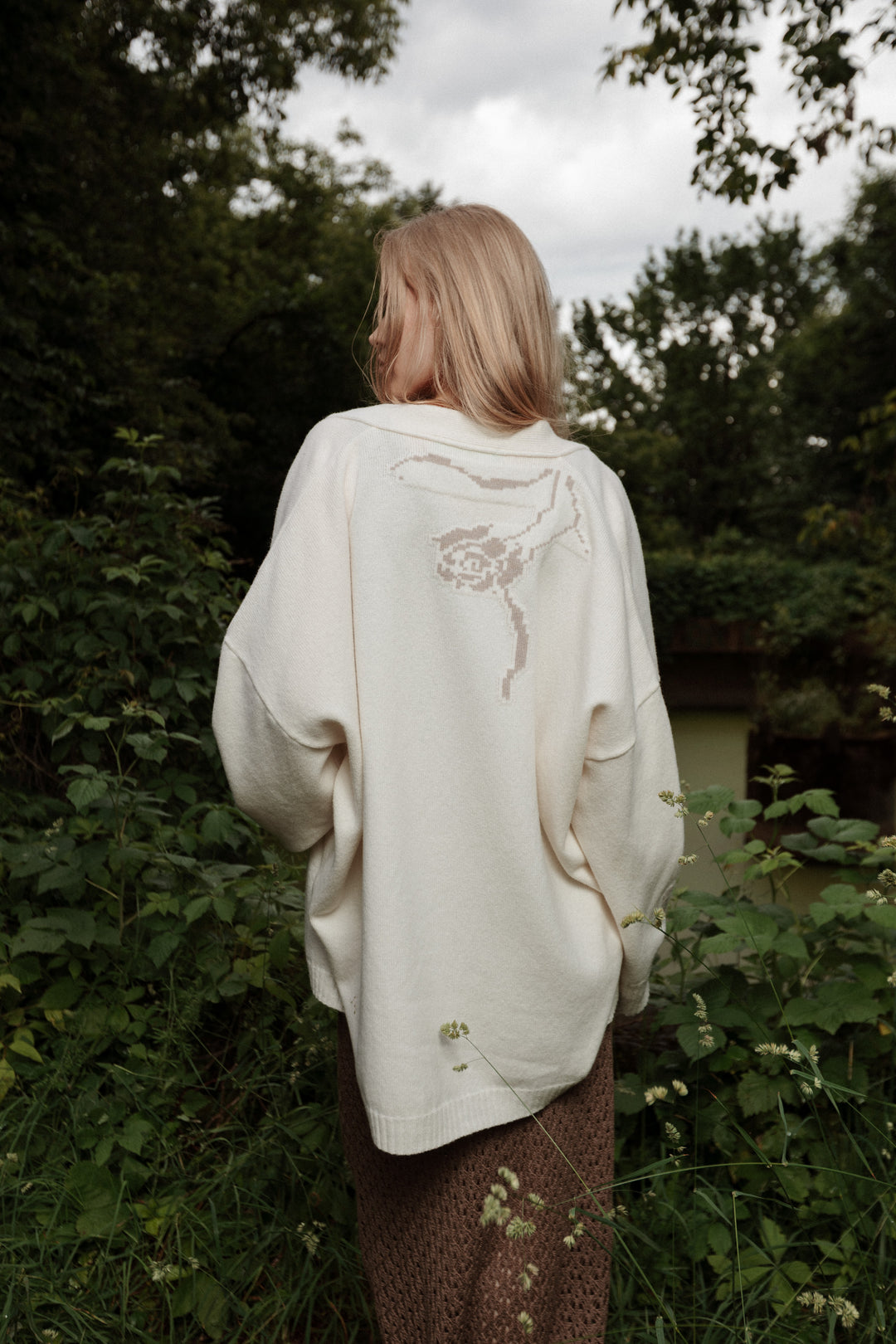 PEARL/POWDER CASHMERE-MERINO WOOL ROSE CARDIGAN