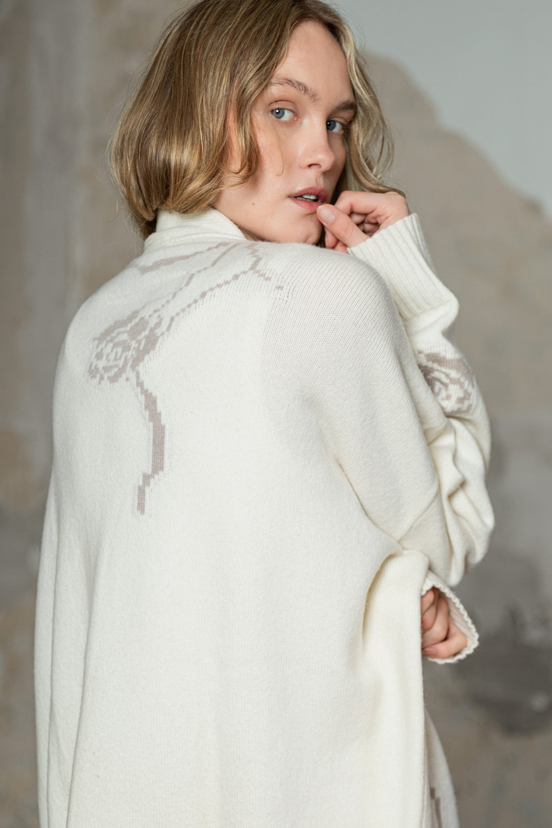 PEARL/POWDER CASHMERE-MERINO WOOL ROSE CARDIGAN