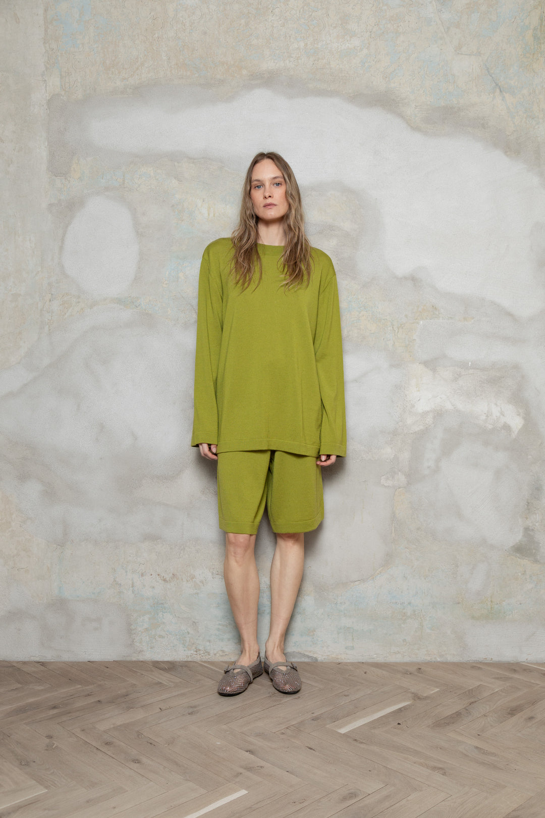 PEAR GREEN EXTRA FINE MERINO WOOL KNEE SHORTS