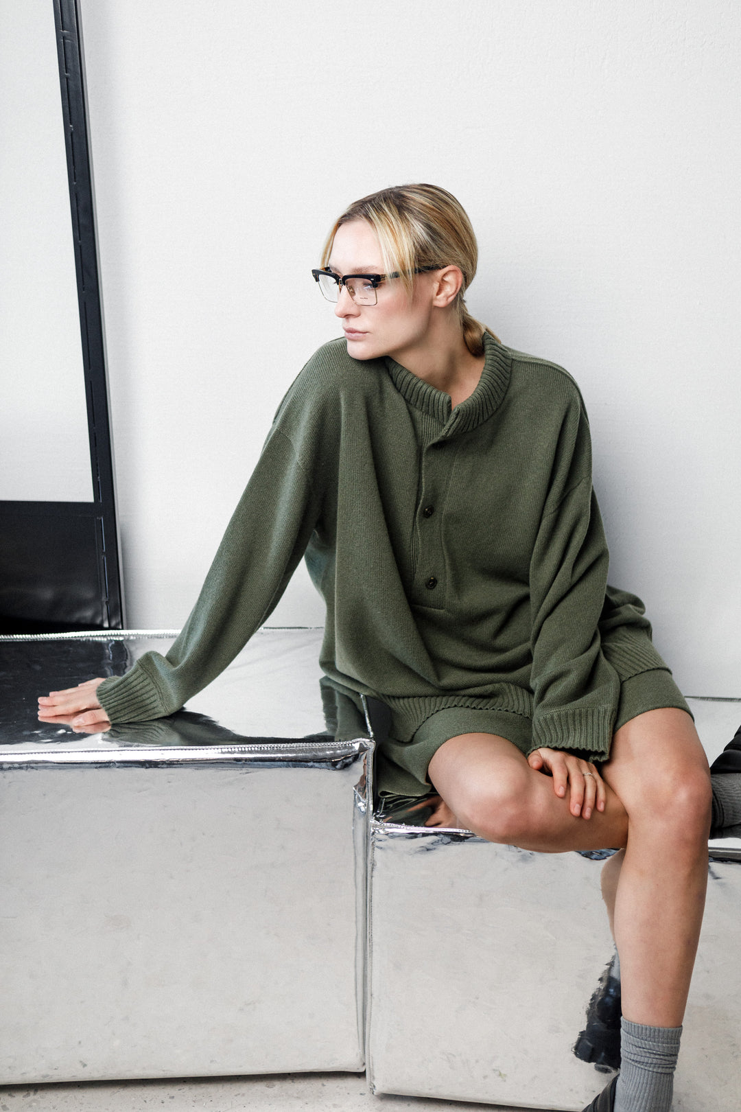 MOSS GREEN V-NECK SWEATER