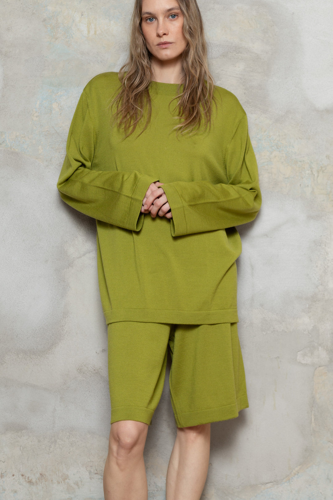 PEAR GREEN EXTRA FINE MERINO WOOL KNEE SHORTS