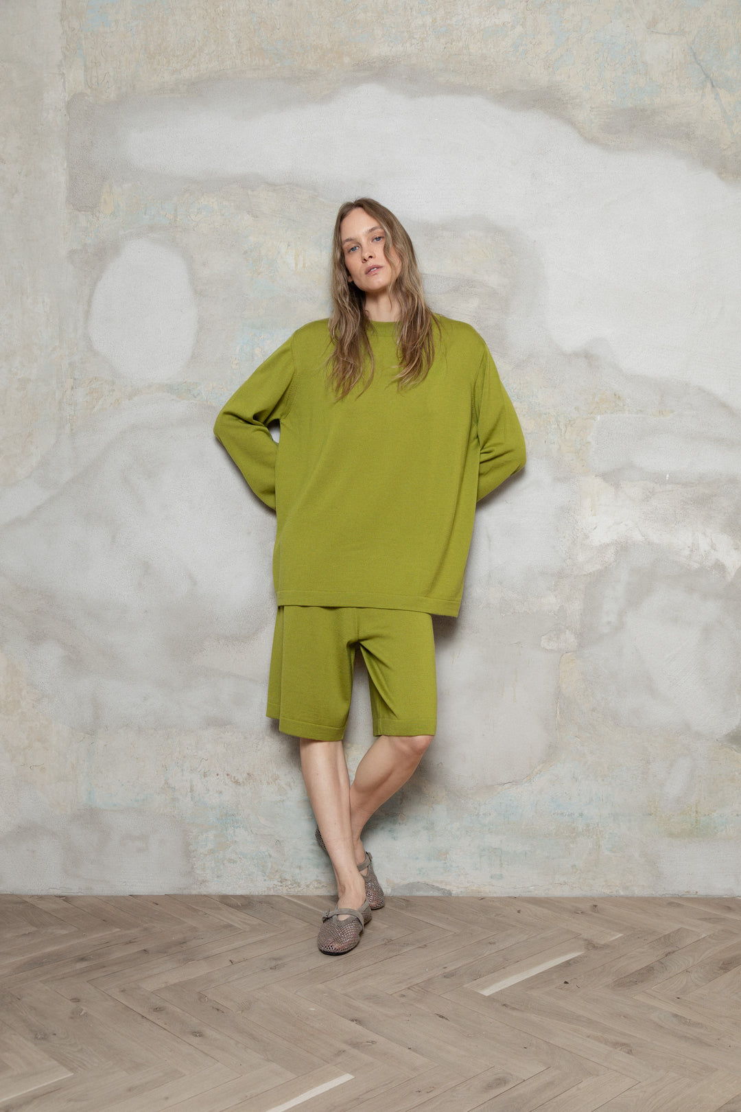 PEAR GREEN EXTRA FINE MERINO WOOL KNEE SHORTS