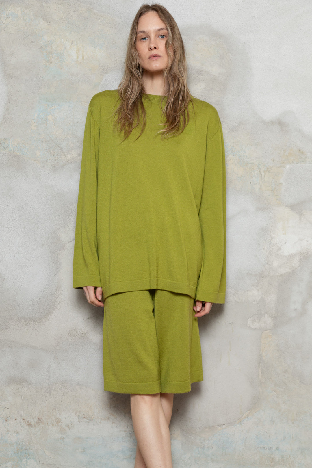 PEAR GREEN EXTRA FINE MERINO WOOL KNEE SHORTS