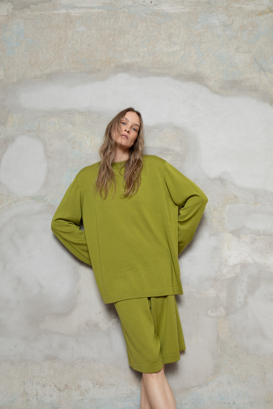PEAR GREEN EXTRA FINE MERINO WOOL KNEE SHORTS