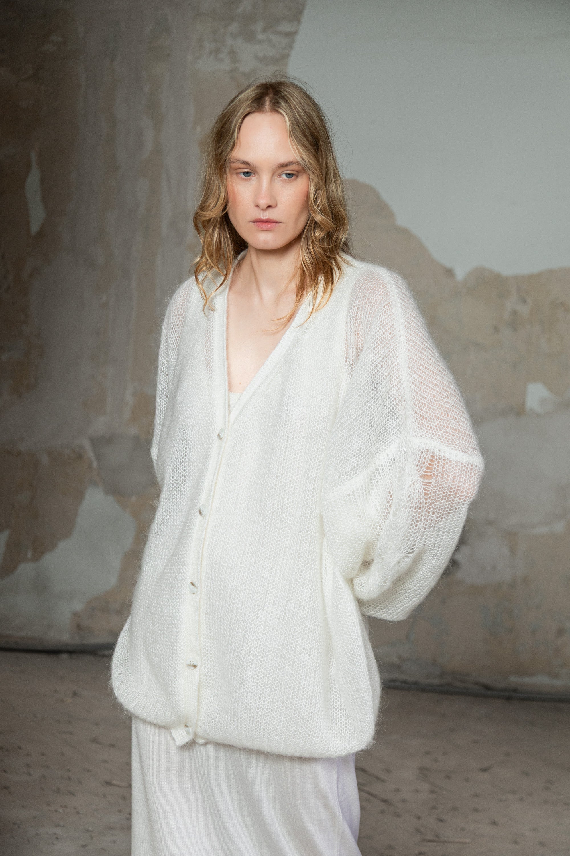 アパルトモンCashmere Silk Knit Cardigan アパルトモンCashmere Silk Knit Cardigan L'Appartement