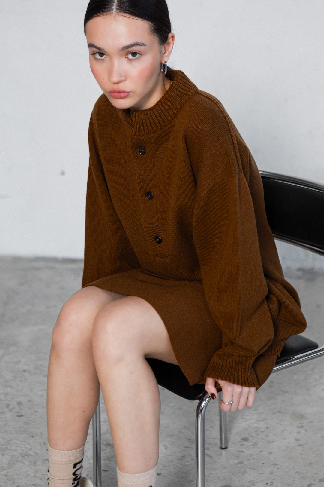 TERRACOTTA LAMBSWOOL V-NECK SWEATER