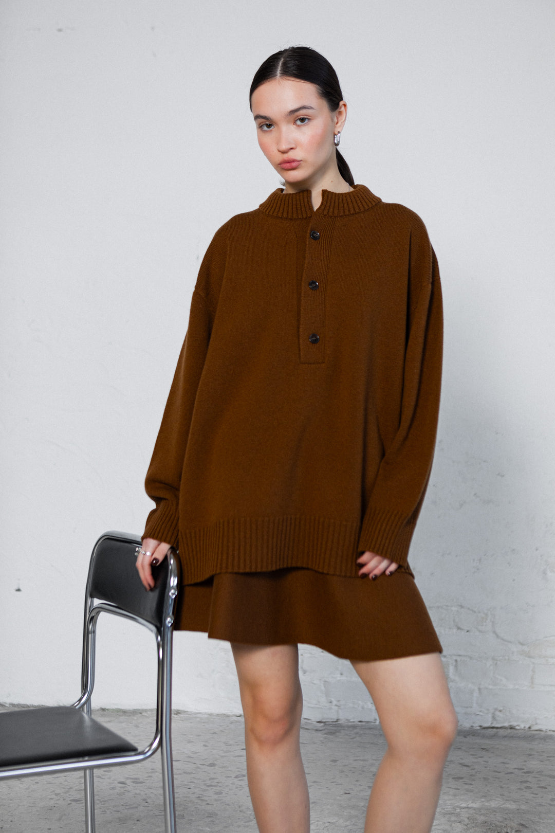 TERRACOTTA LAMBSWOOL V-NECK SWEATER