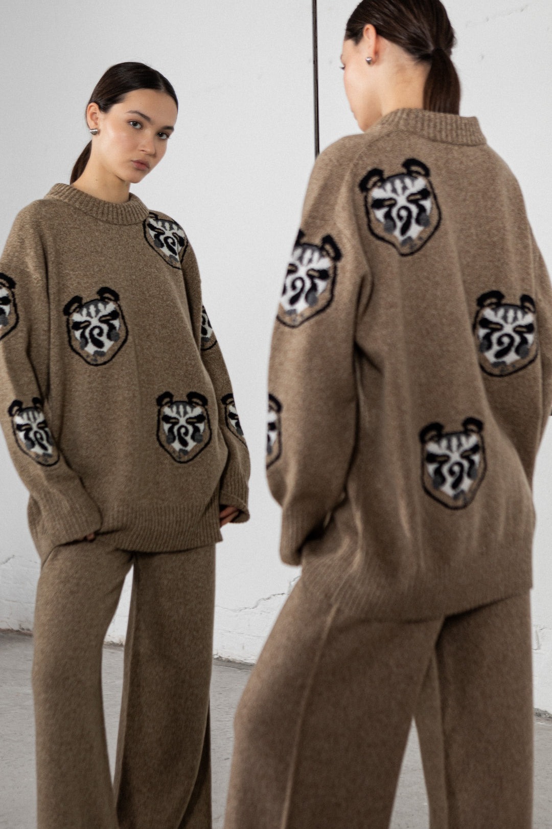 OAT MELANGE BEAR SWEATER