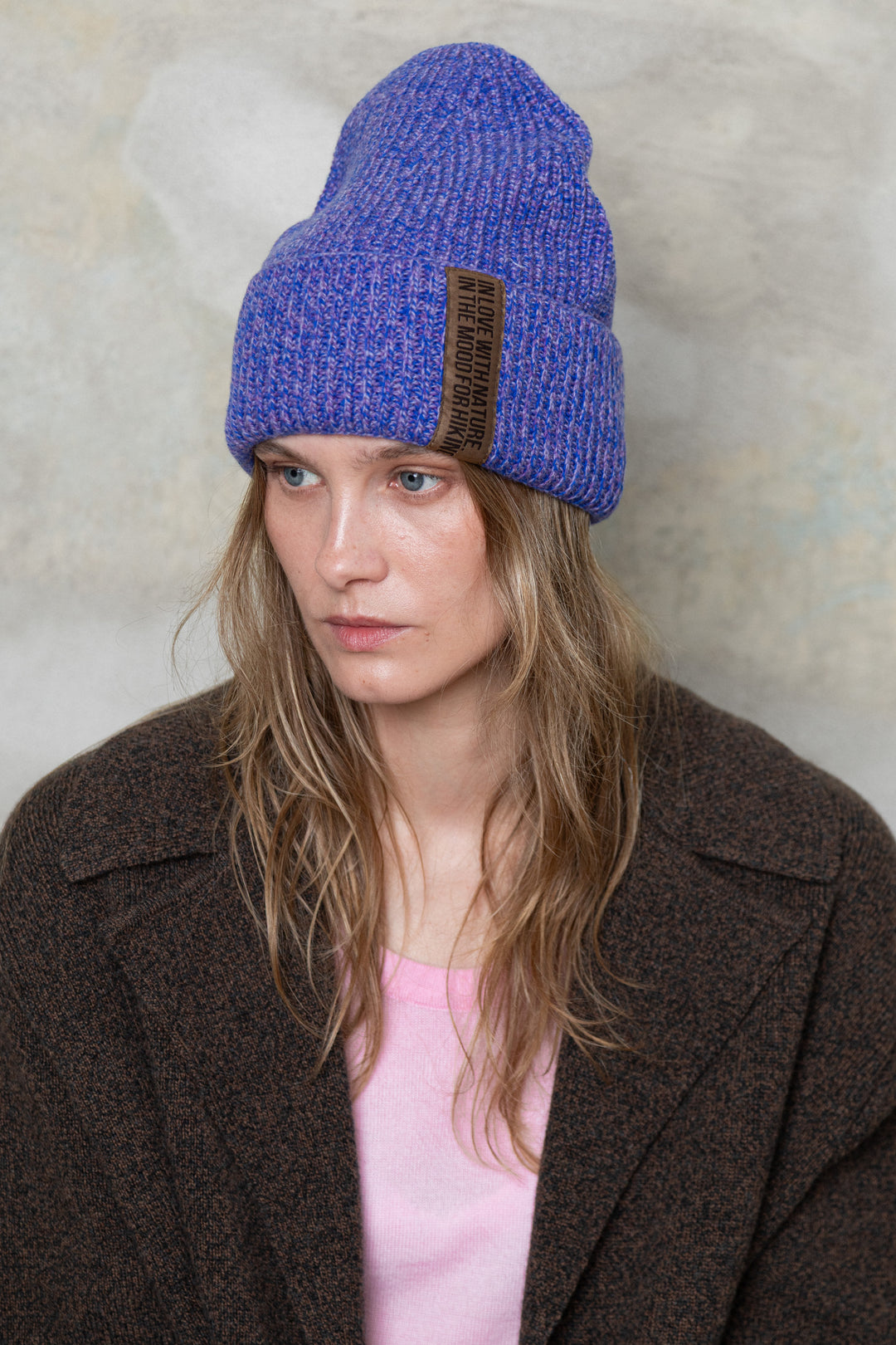 LILAC MELANGE CASHMERE-MERINO WOOL BEANIE WITH CHOCOLATE LABEL