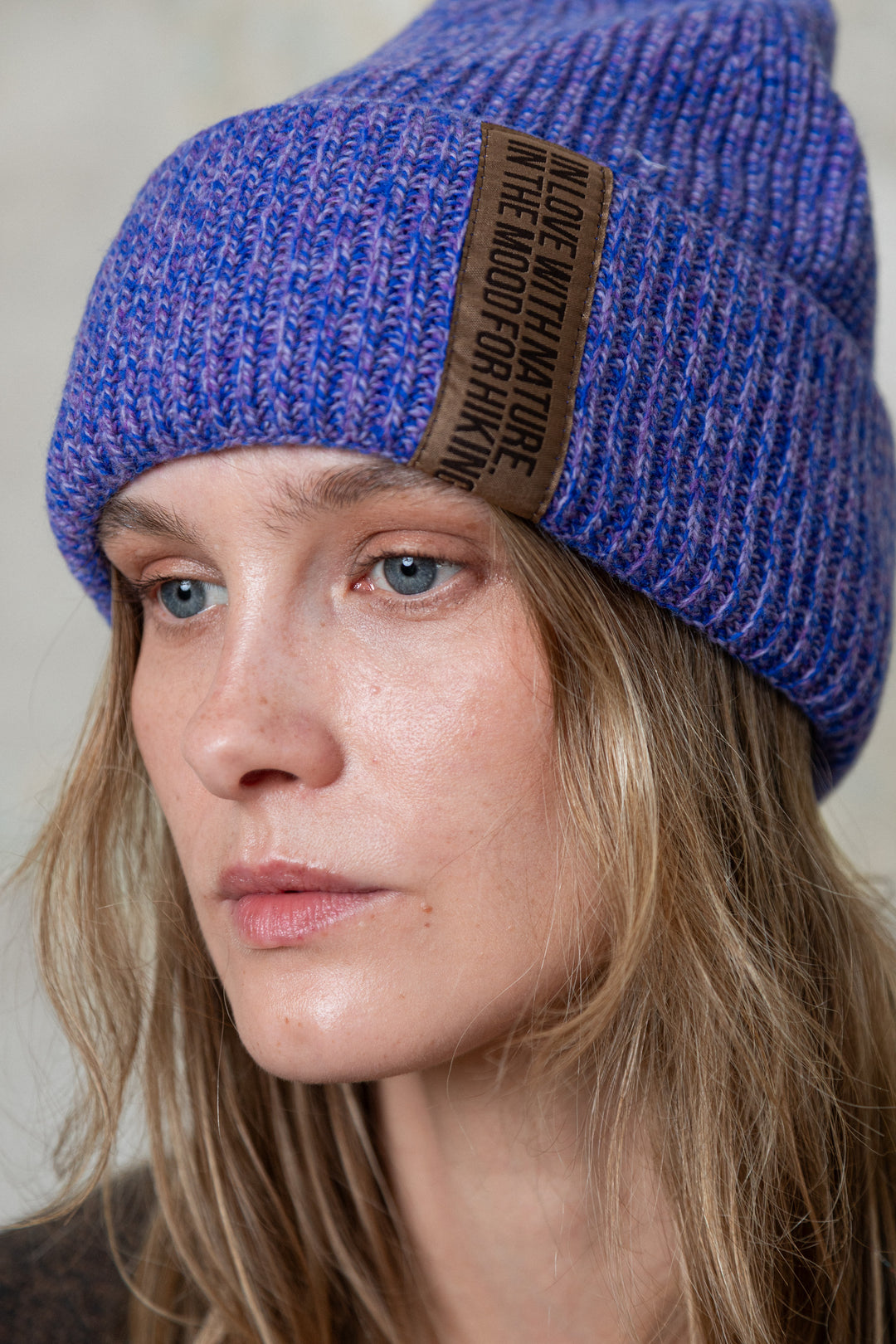 LILAC MELANGE CASHMERE-MERINO WOOL BEANIE WITH CHOCOLATE LABEL