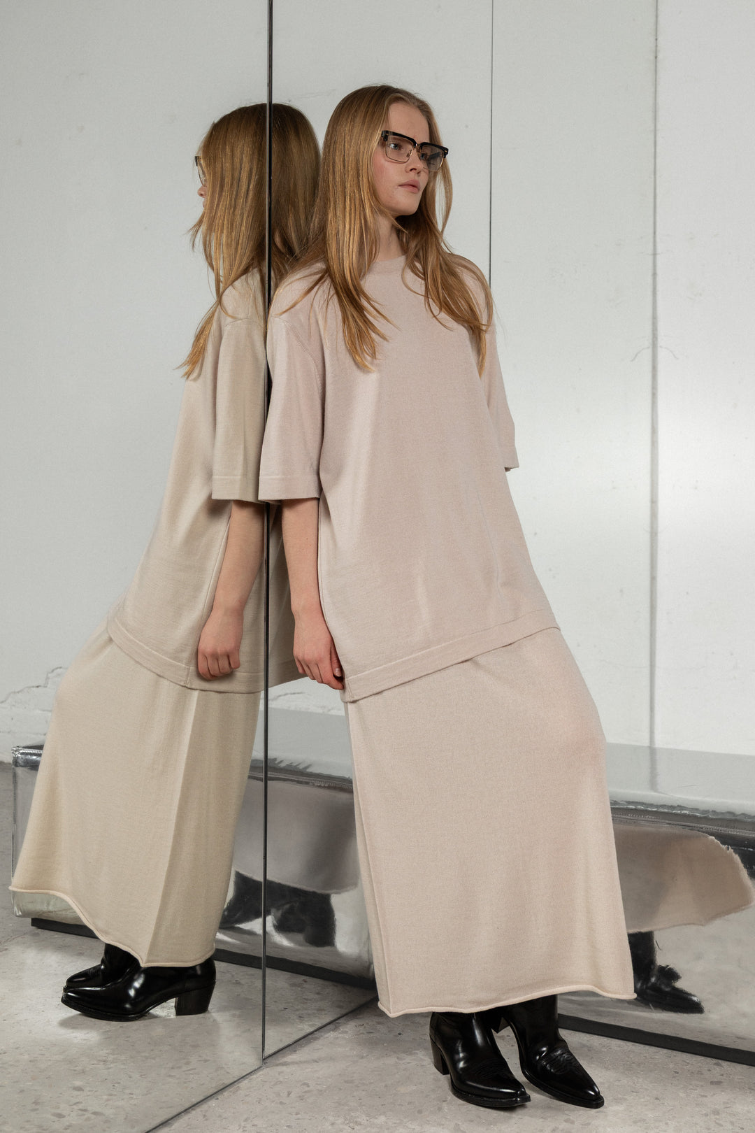 SOFT POWDER SHEER-KNIT EXTRA FINE MERINO WOOL MIDI SKIRT