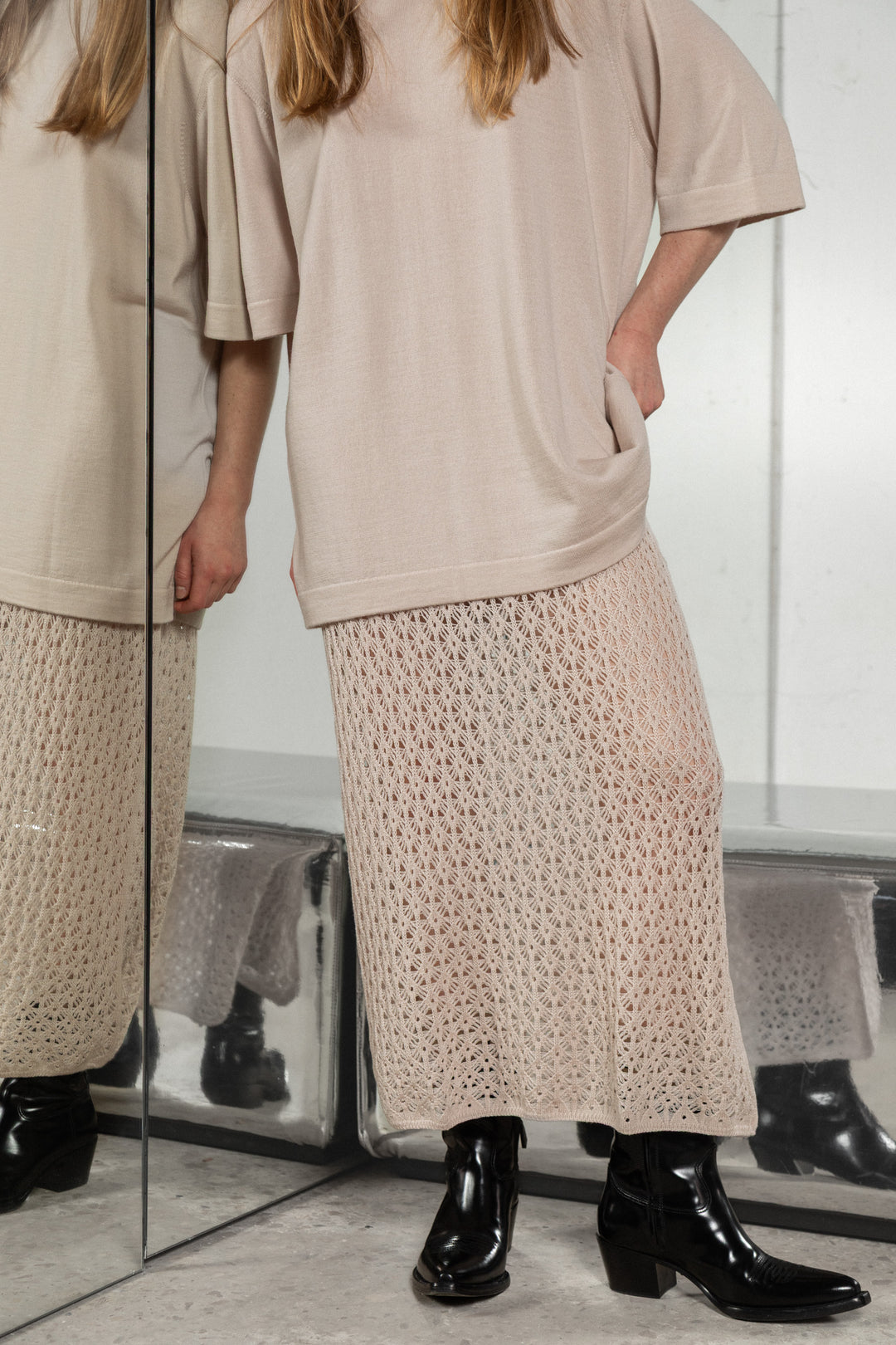 SOFT POWDER EXTRA FINE MERINO WOOL LACE SKIRT