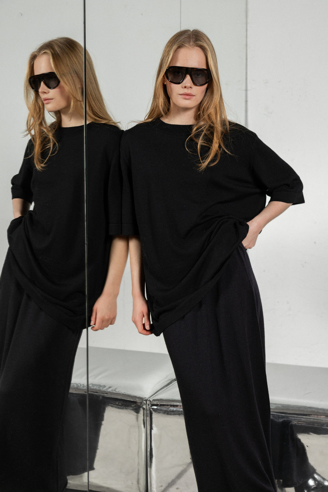 BLACK EXTRA FINE MERINO WOOL T-SHIRT