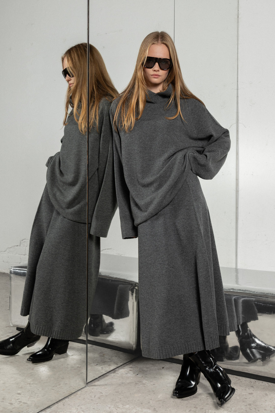 DARK GREY LAMBSWOOL HOODIE