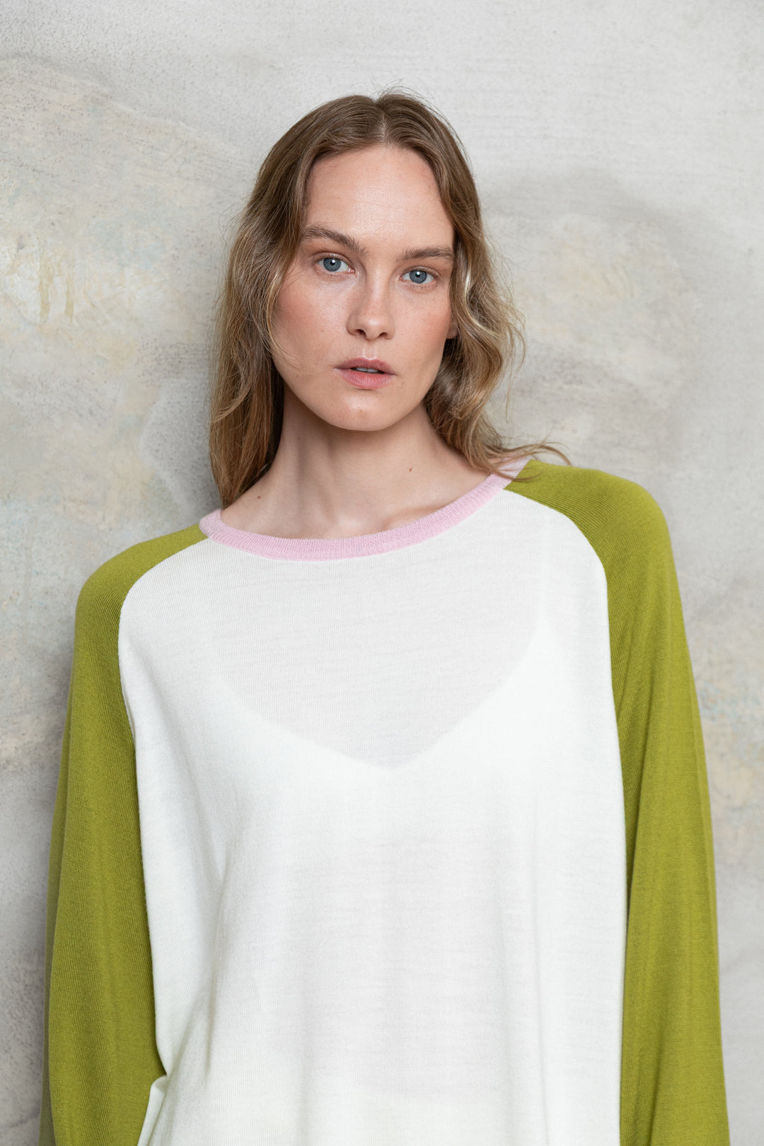 PEARL EXTRA FINE MERINO WOOL SHIRT WITH PEAR GREEN SLEEVES