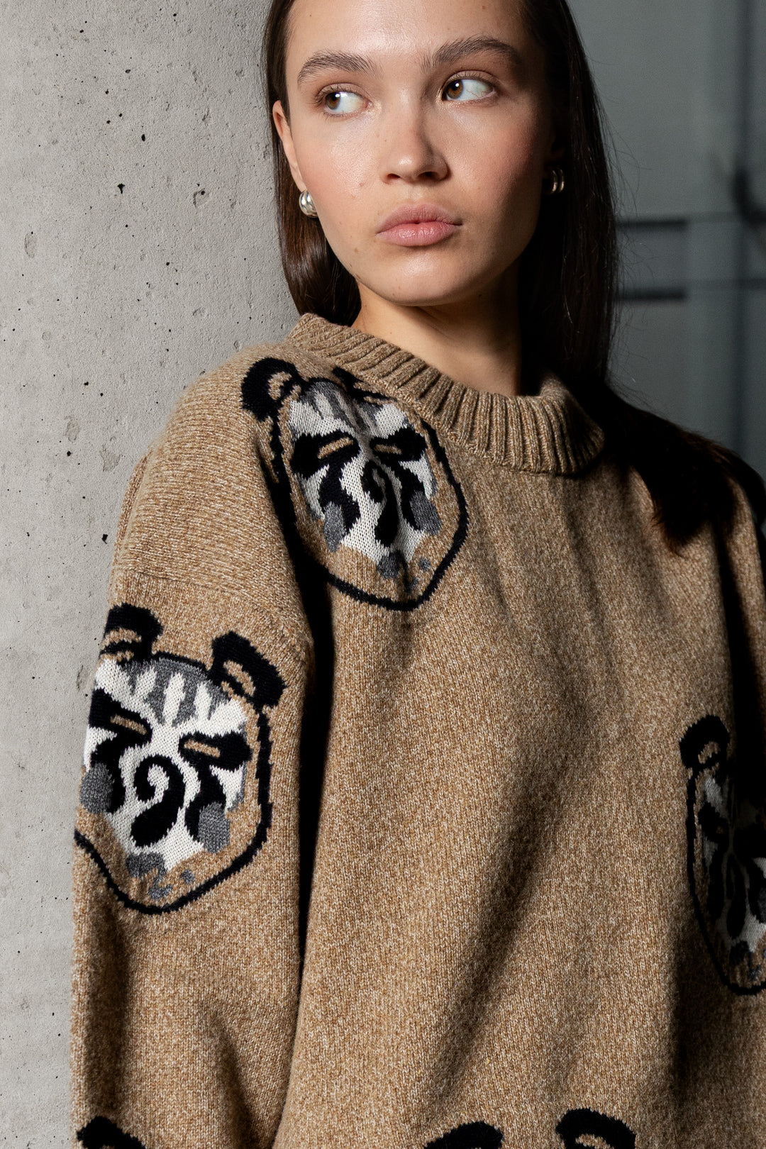 OAT MELANGE BEAR SWEATER