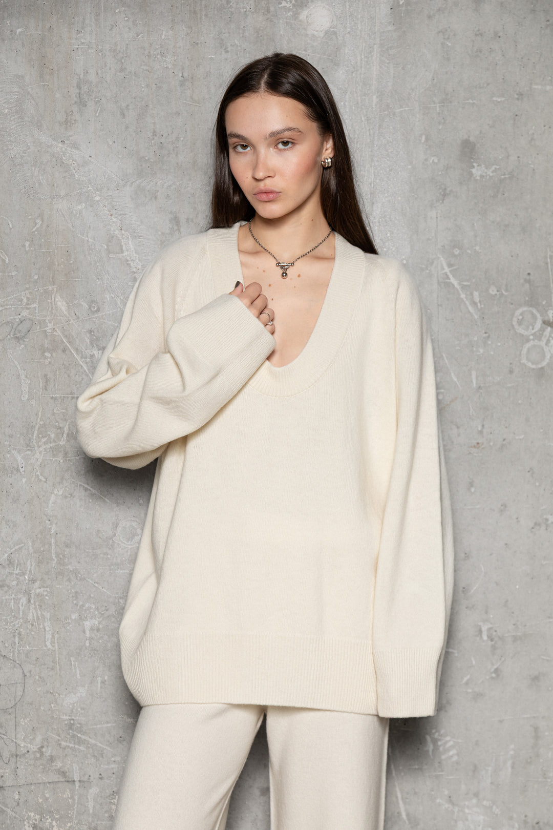 PEARL CASHMERE-MERINO WOOL U-NECK SWEATER