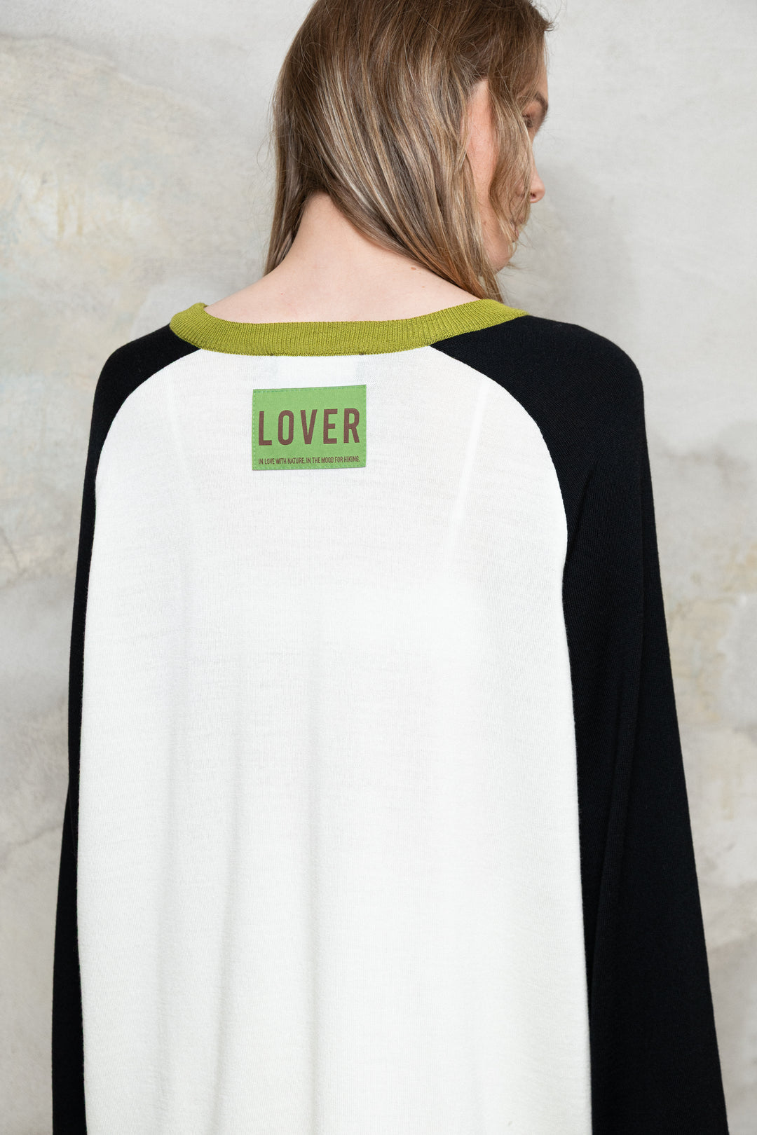 PEARL EXTRA FINE MERINO WOOL SHIRT WITH BLACK SLEEVES