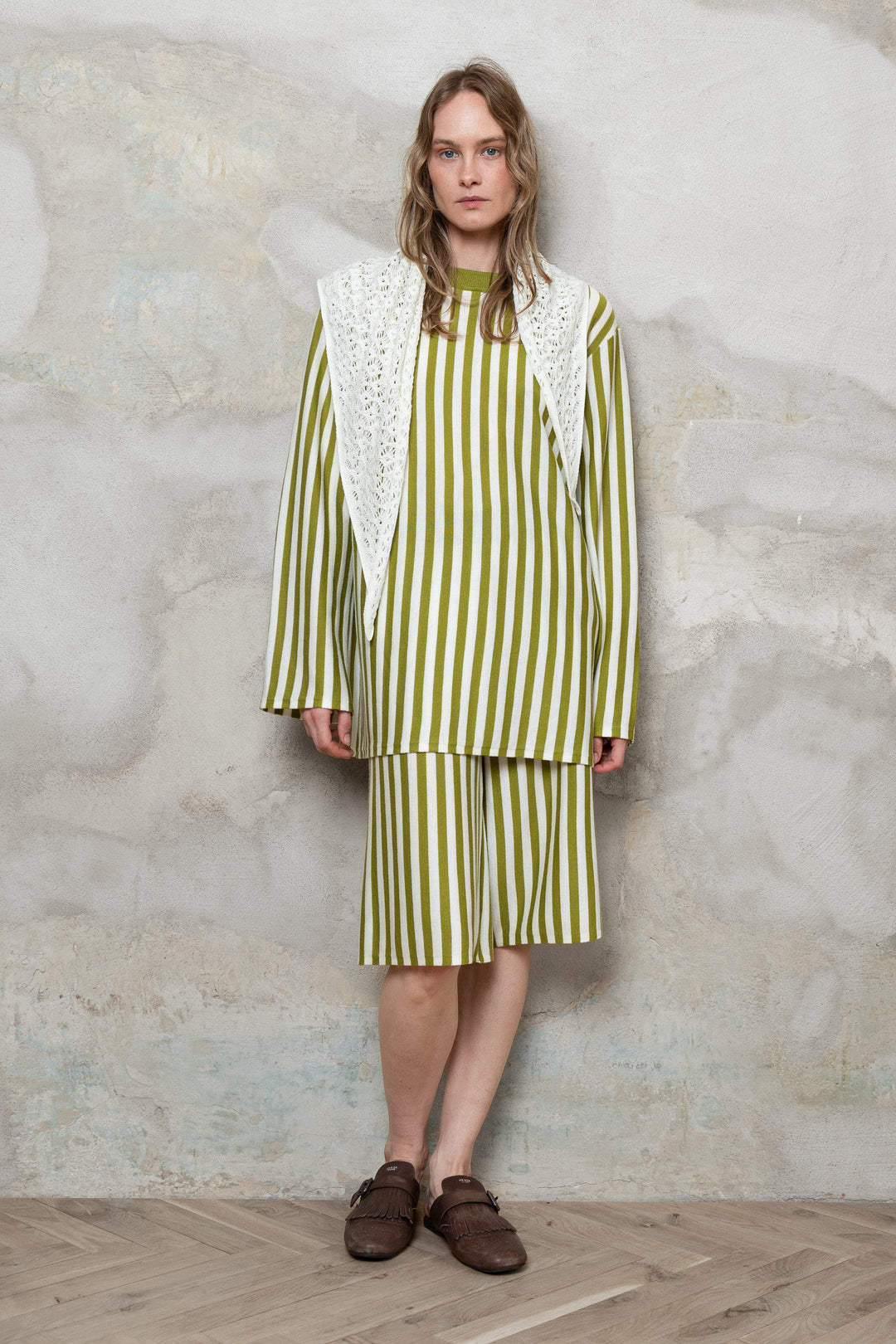 PEARL/PEAR GREEN VERTICAL STRIPE EXTRA FINE MERINO WOOL KNEE SHORTS