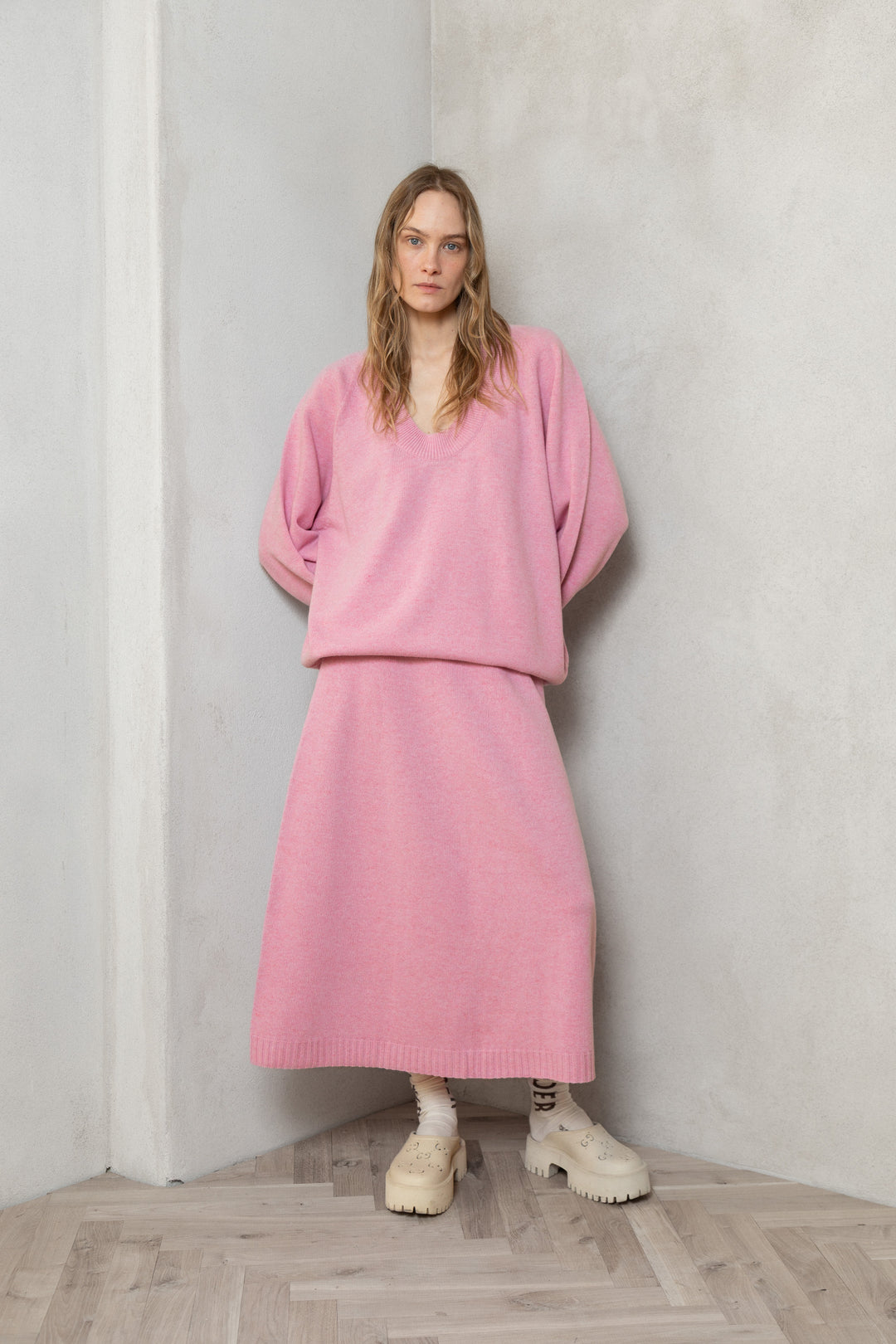 SOFT PINK CASHMERE-MERINO WOOL U-NECK SWEATER
