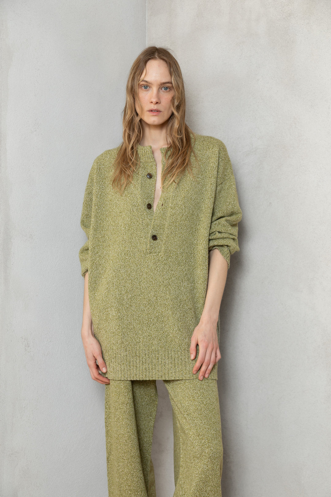 MOSS GREEN MELANGE CASHMERE-MERINO WOOL V-NECK SWEATER