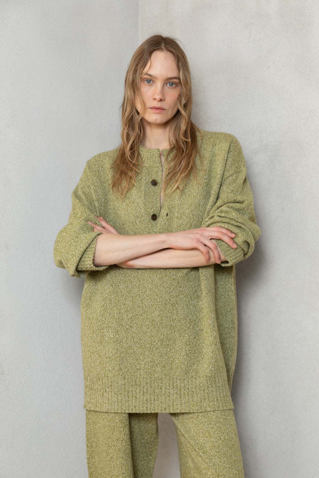 MOSS GREEN MELANGE CASHMERE-MERINO WOOL V-NECK SWEATER