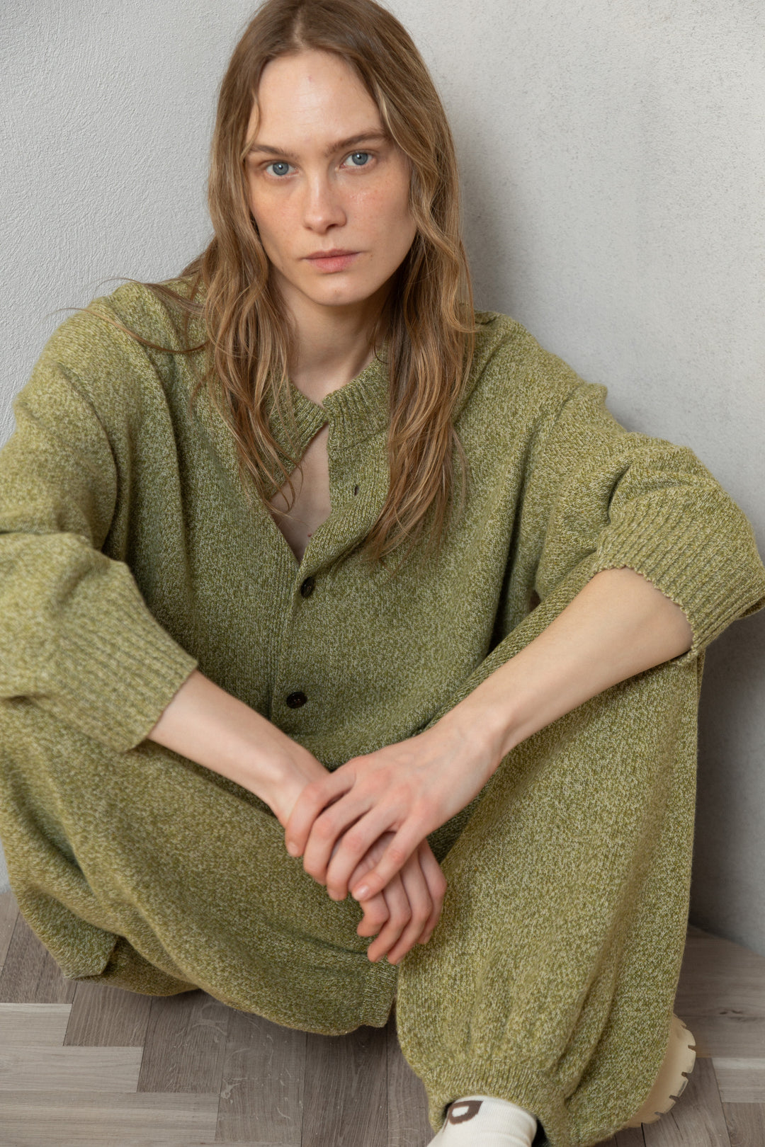 MOSS GREEN MELANGE CASHMERE-MERINO WOOL V-NECK SWEATER