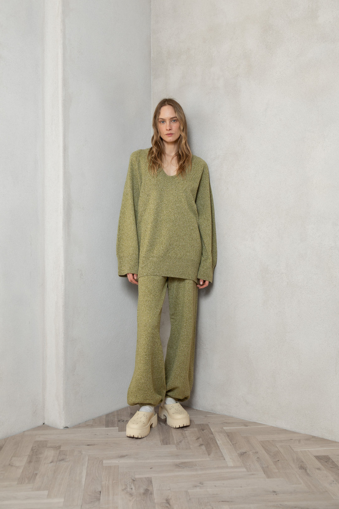 MOSS GREEN MELANGE CASHMERE-MERINO WOOL U-NECK SWEATER