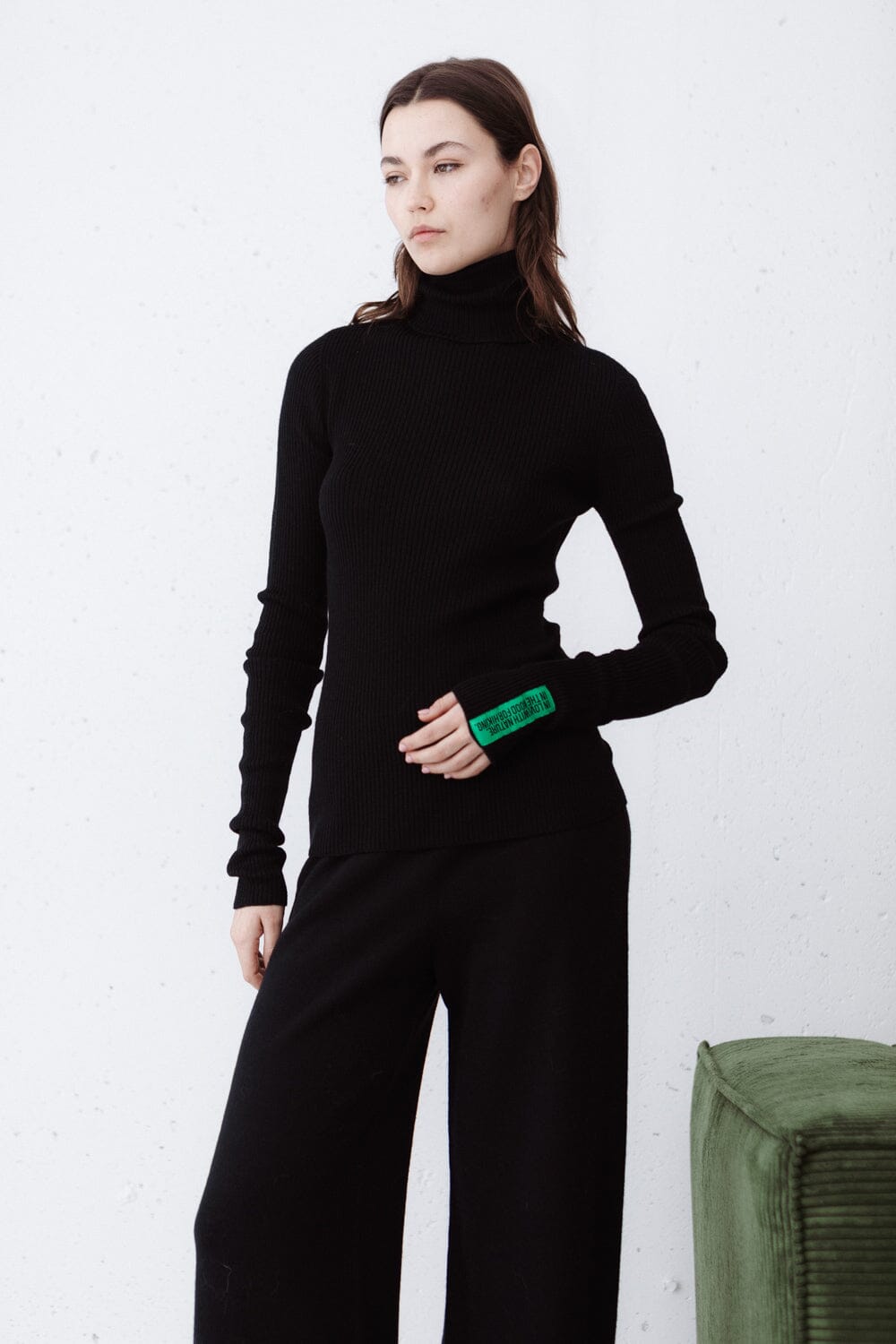 BLACK EXTRA FINE MERINO WOOL TURTLENECK for lovers and trees 
