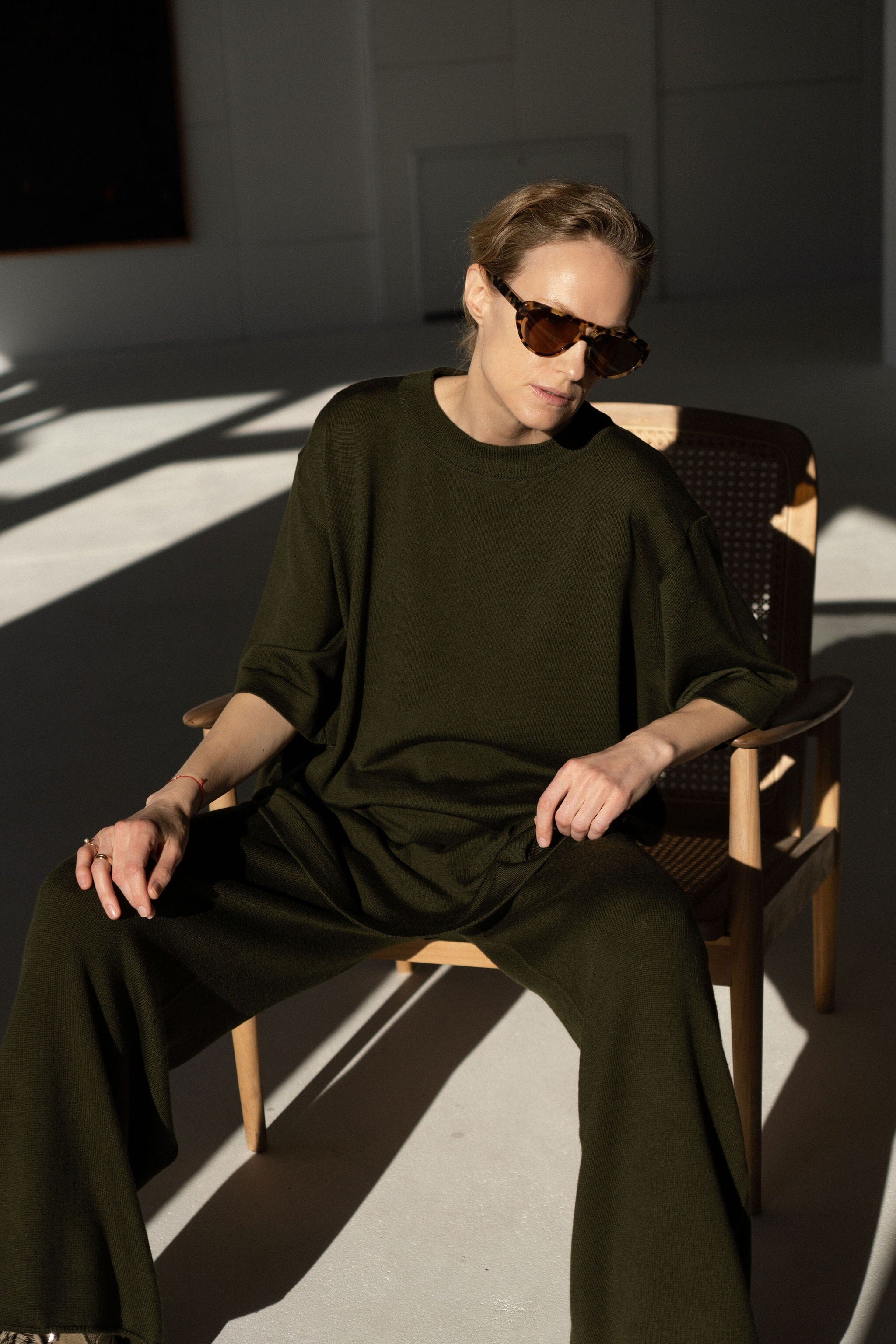 DARK OLIVE EXTRA FINE MERINO WOOL T-SHIRT AND TROUSERS SET for lovers and trees 